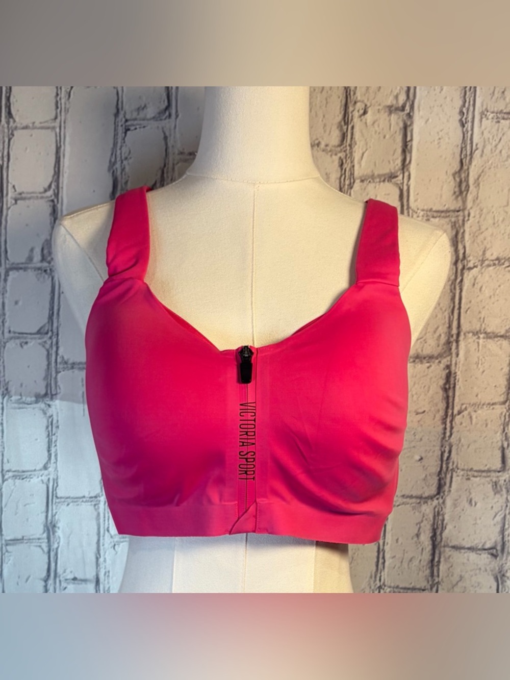 Victoria Sport Size:36(DDD) Women Pink Front-Zip Sports Bra